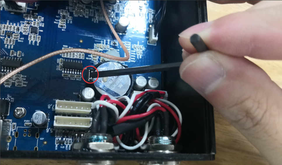 How to disassemble the button cell of MDVR Picture5